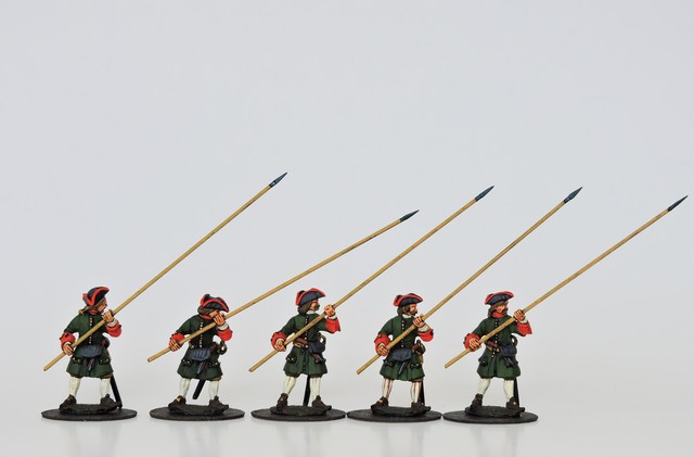 R11 GNW Russian pikemen in tricorne at the charge